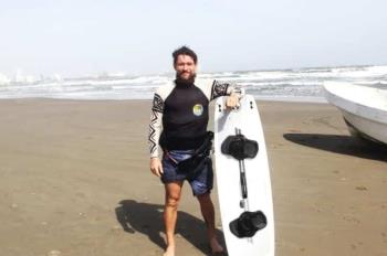 Dorian Air, ciudadano francés que conquista las olas de Boca del Río pese a norte explosivo
