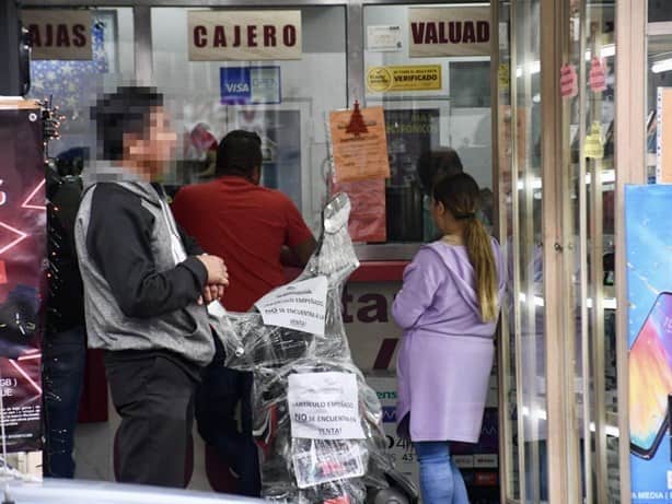 Jefes de familia recurren a casas de empeño de Xalapa para sobrellevar la cuesta de enero