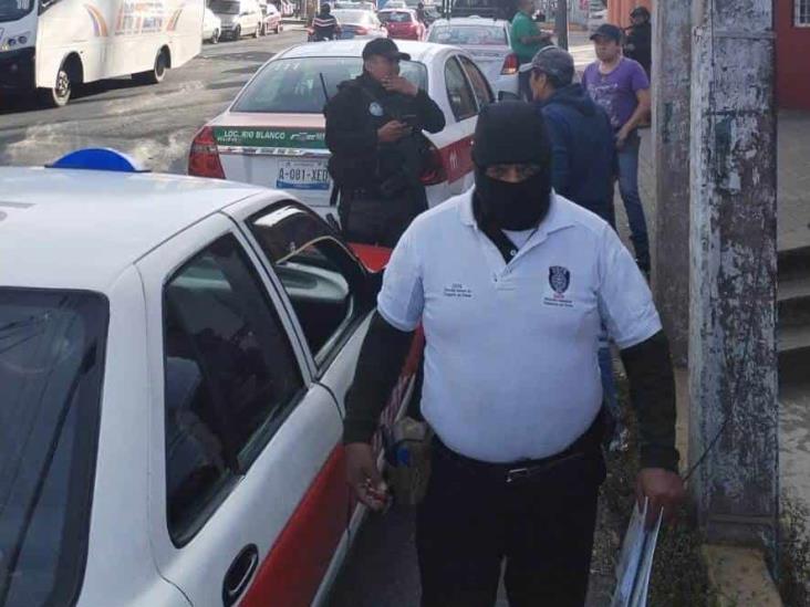 Taxistas de Orizaba denuncian abusos en operativos de Transporte Público