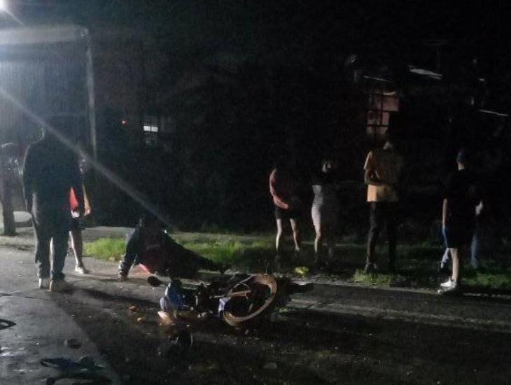 Motociclistas se impactan en calles de Cosamaloapan y terminan en hospital