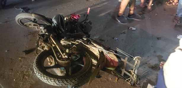 Motociclistas se impactan en calles de Cosamaloapan y terminan en hospital