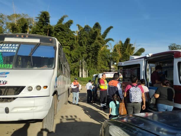 Choque entre autobuses deja 15 lesionados en Fortín