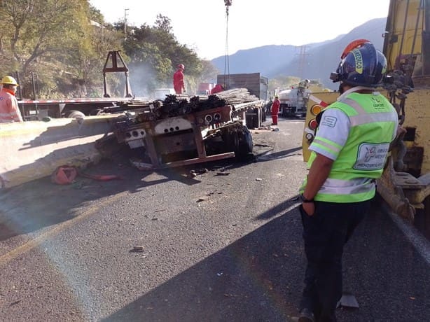 Por choque e incendio, cierran autopista Puebla-Veracruz por horas