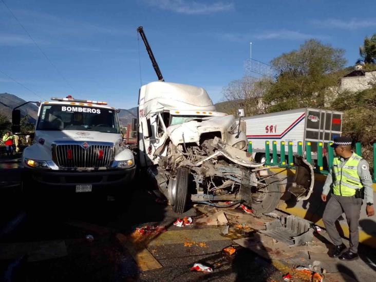 Por choque e incendio, cierran autopista Puebla-Veracruz por horas