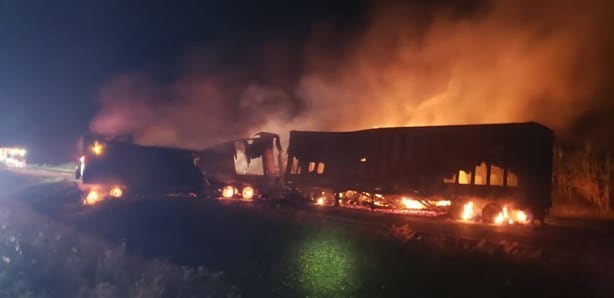 Tráiler termina ‘hecho chicharrón’ en la autopista Veracruz-Córdoba