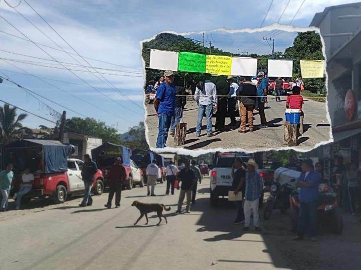 Bloquean carretera en Papantla; exigen indemnización a CFE