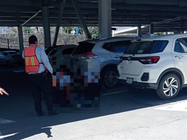 Adulto mayor muere de infarto en estacionamiento de Plaza Cristal Xalapa