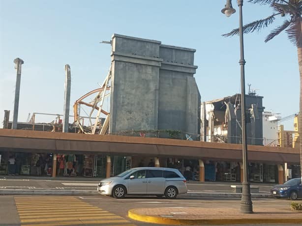 Exbodega de autos en zona del Malecón ya casi está demolida por completo