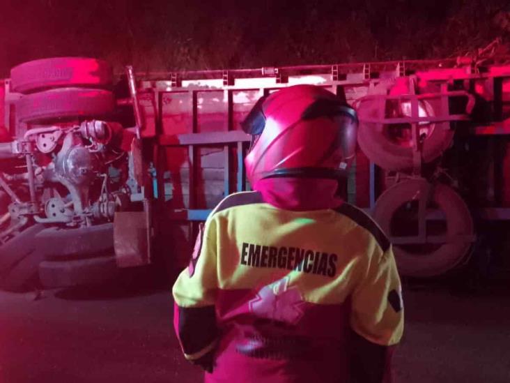Volcadura de tráiler deja un lesionado en la carretera Córdoba-Orizaba
