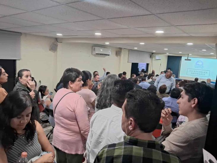 En polémica sesión, Canaco Orizaba no logra elegir nuevo dirigente