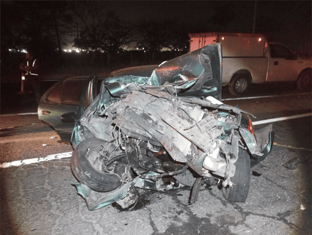 Hombre fallece tras impactar contra tráiler en carretera Veracruz-Xalapa