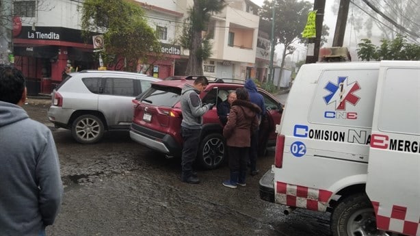 Dos lesionados en choque de camionetas en colonia de Xalapa