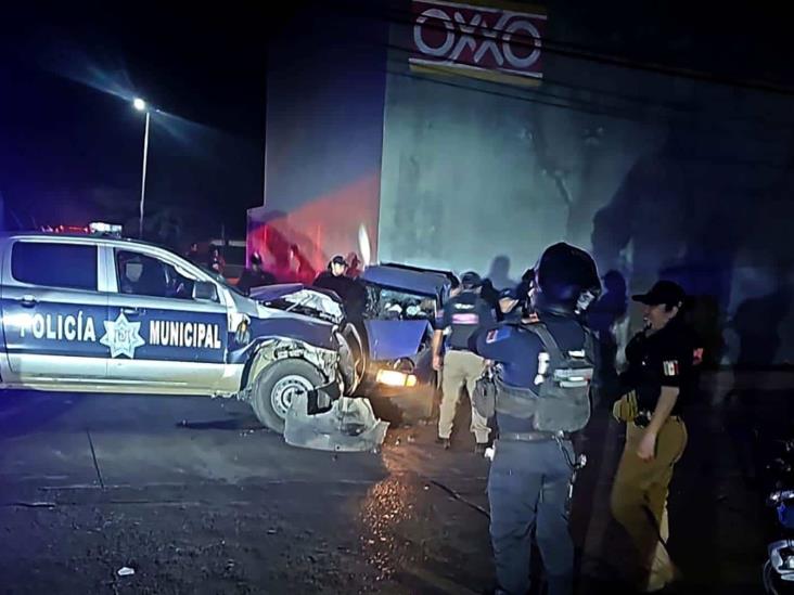 Patrulla de la Policía de Martínez de la Torre se impacta contra particular