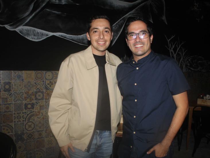 Alejandro Ríos y Rodrigo Guerrero invitan a brindis