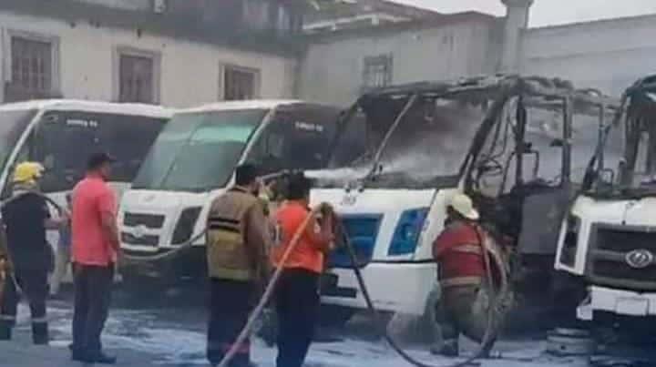 Se incendian tres camiones urbanos en Papantla