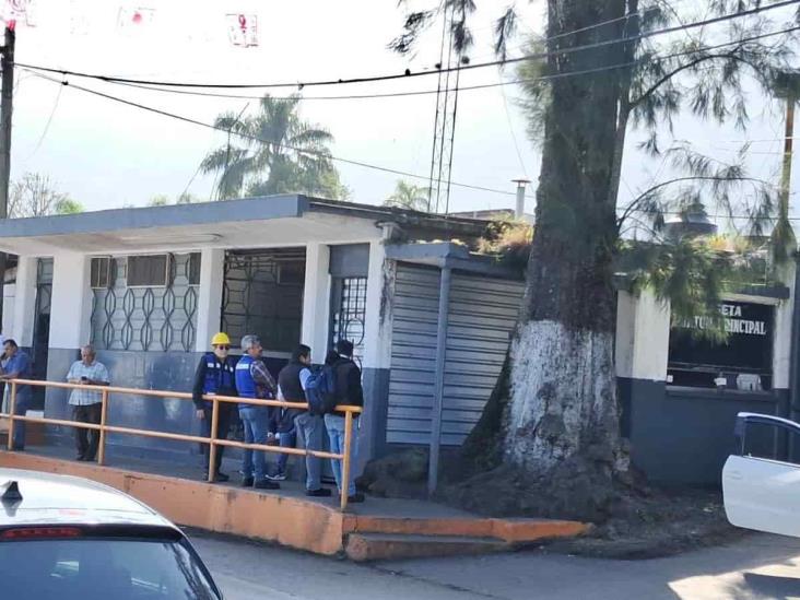 Trabajadores del ingenio El Carmen, en Ixtaczoquitlán, se manifiestan por falta de pago