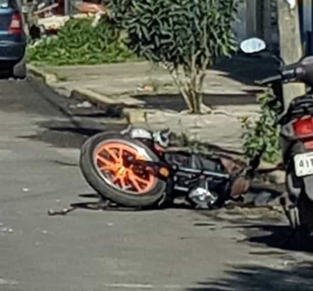 Motociclista es arrollado por camioneta de valores en Xalapa