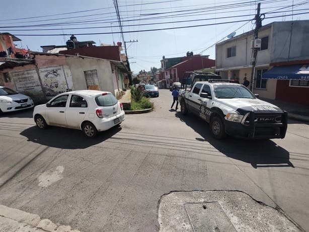 Patrulla choca contra auto en esta colonia de Xalapa