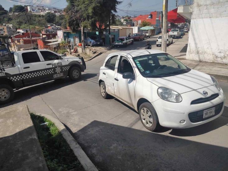 Patrulla choca contra auto en esta colonia de Xalapa