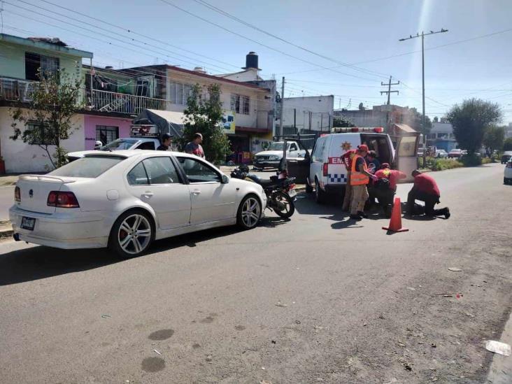 Auto embiste a motociclista en la colonia Rafael Lucio, en Xalapa
