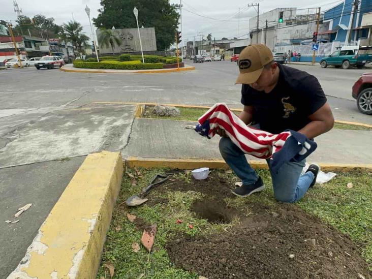 Joven le dio una despedida digna a un gatito en Poza Rica; ¿harías lo mismo?