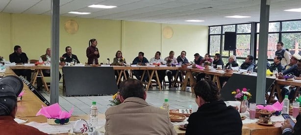 Abuelos totonacos bendicen a Claudia Sheinbaum durante visita en Papantla