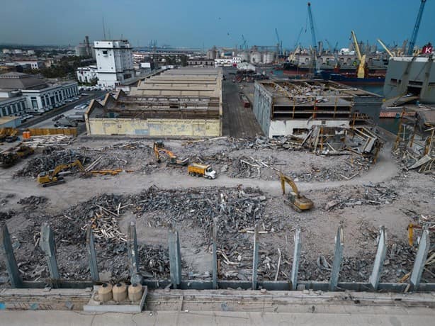 Así avanza la demolición de antiguas bodegas del puerto de Veracruz | FOTOS