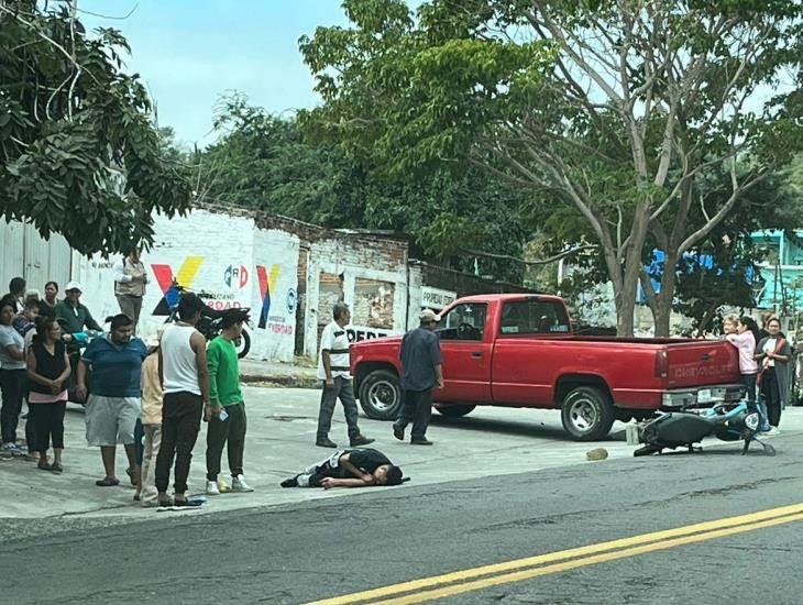 En Paso de Ovejas choque entre motocicleta y camioneta termina con una persona lesionada