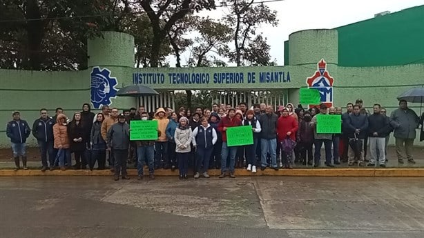 Trabajadores del Tec de Misantla se manifiestan por pagos pendientes