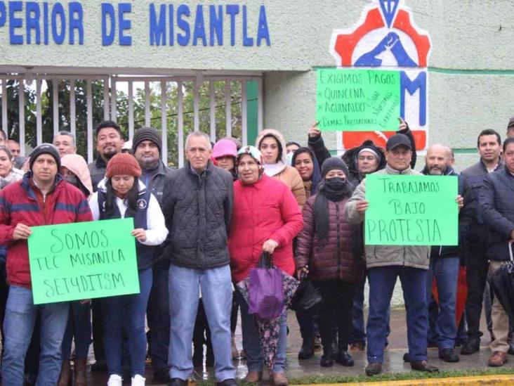 Trabajadores del Tec de Misantla se manifiestan por pagos pendientes