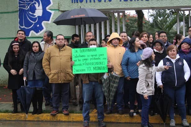 Trabajadores del Tec de Misantla se manifiestan por pagos pendientes