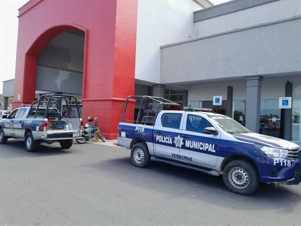 Asaltan con arma de fuego joyería en centro comercial del Puerto de Veracruz
