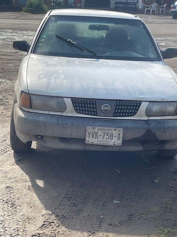 Hallan automóvil abandonado en Martínez de la Torre