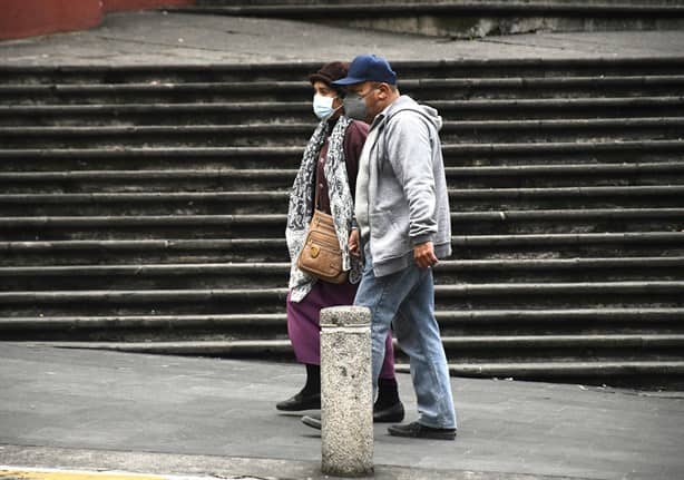 Habitantes de Xalapa retoman el uso de cubrebocas para prevenir covid-19