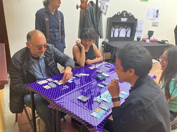 Promueven historia del cine con juegos de mesa, en Xalapa