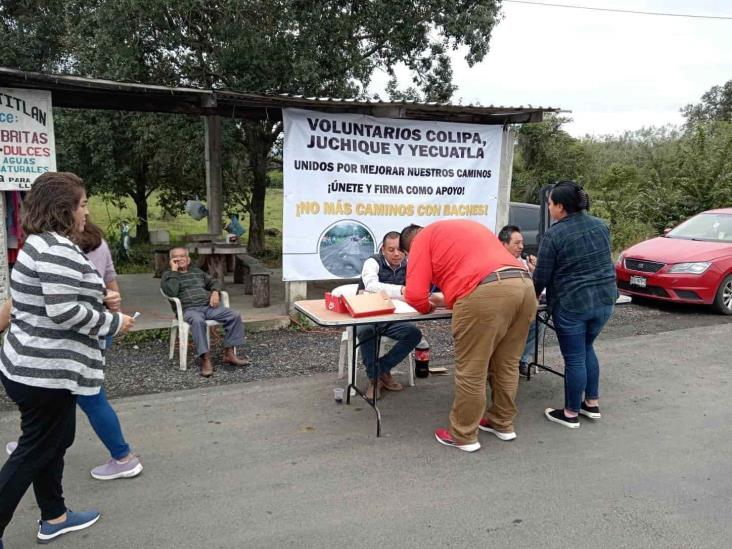 Con firmas, buscan rehabilitación de carretera en Colipa