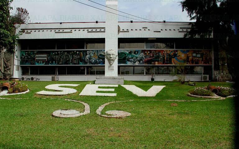 Regularizan predios de  50 instituciones educativas de Veracruz