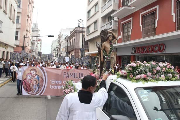 Realizan procesión en honor a San Sebastián en calles de Veracruz | VIDEO