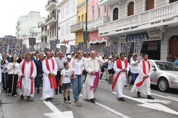 Realizan procesión en honor a San Sebastián en calles de Veracruz | VIDEO