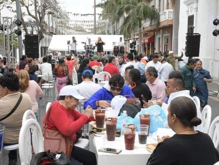 Muestra gastronómica en el zócalo de Veracruz ayudó a pescadores