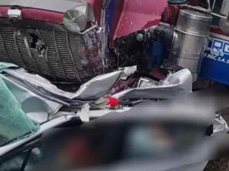 ¡Trágico domingo! Familia muere aplastada por tráiler en carretera de Tecolutla
