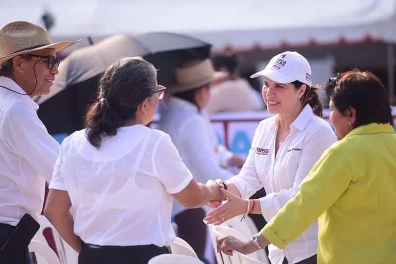 Mónica Robles gana todas las encuestas