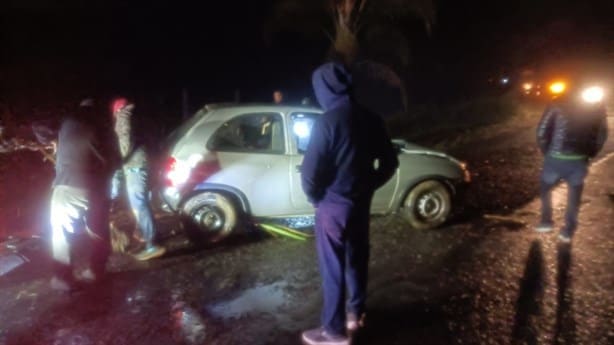Mujer en Totutla pierde la vida tras la volcadura de su automóvil
