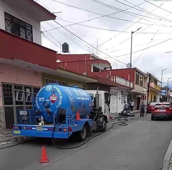 Empleado de Gas Atlántico cae de un segundo piso, en Orizaba