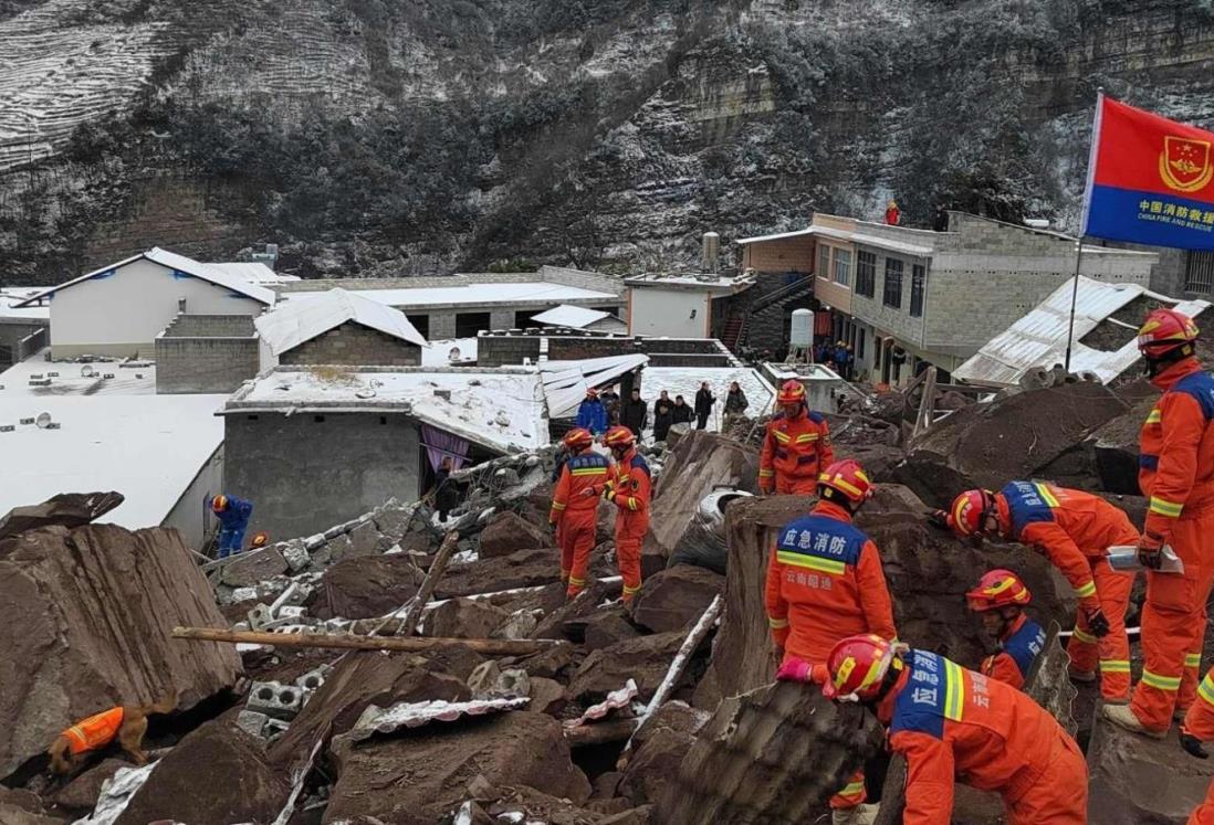 Buscan a 47 personas sepultadas por un deslave en una provincia de China; rescatan a 9