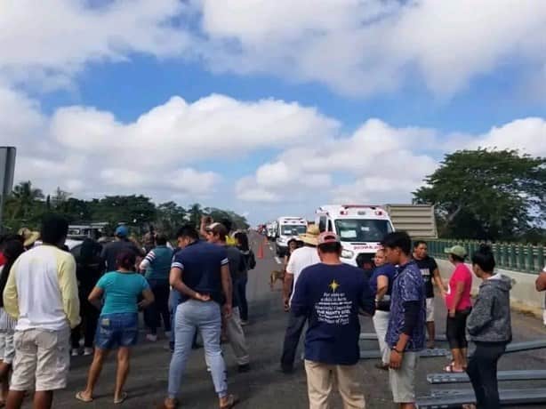Habitantes de Carrillo Puerto bloquean la autopista Veracruz-Córdoba