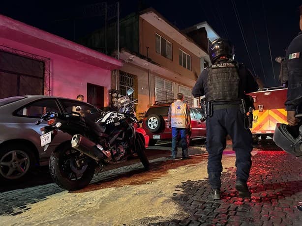 Se incendia camioneta en calles del centro de Xalapa