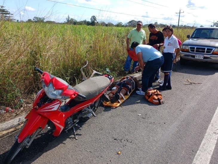 Motociclista derrapa en Úrsulo Galván termina en el hospital