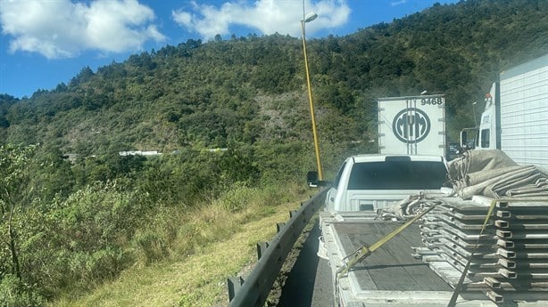 Toma precauciones: fila de 3 kilómetros en esta autopista de Veracruz