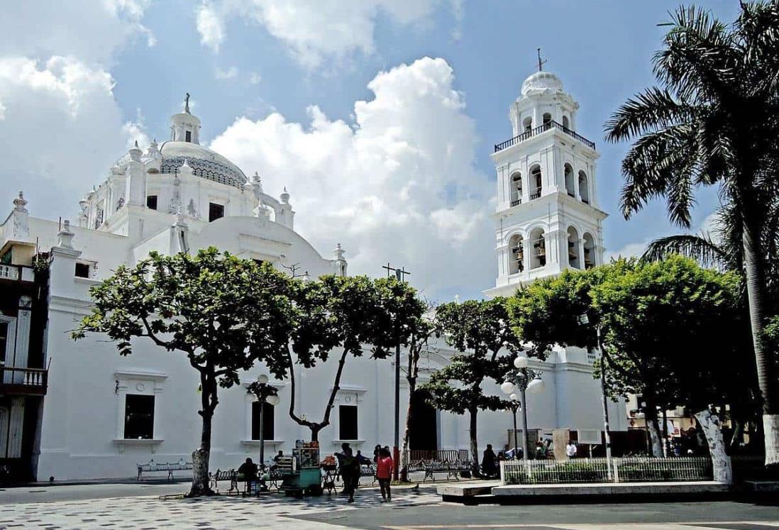 Reanudan misas en la Catedral de Veracruz tras caída de un candelabro en el recinto